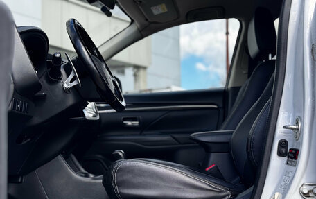 Mitsubishi Outlander III рестайлинг 3, 2016 год, 1 520 000 рублей, 14 фотография