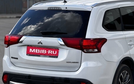 Mitsubishi Outlander III рестайлинг 3, 2016 год, 1 520 000 рублей, 10 фотография