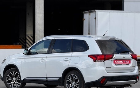 Mitsubishi Outlander III рестайлинг 3, 2016 год, 1 520 000 рублей, 4 фотография