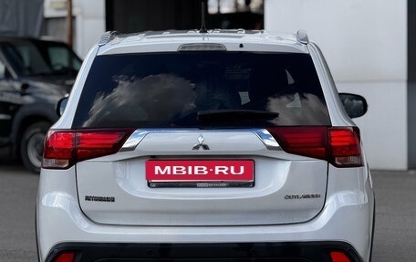 Mitsubishi Outlander III рестайлинг 3, 2016 год, 1 520 000 рублей, 6 фотография