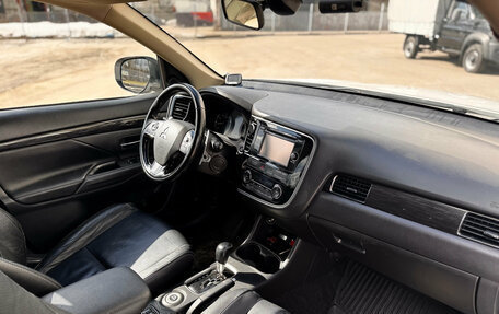 Mitsubishi Outlander III рестайлинг 3, 2016 год, 1 520 000 рублей, 20 фотография