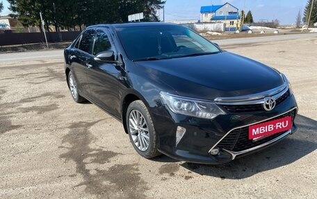 Toyota Camry, 2017 год, 1 730 000 рублей, 3 фотография