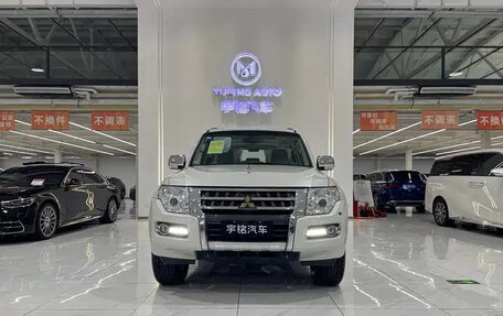 Mitsubishi Pajero IV, 2022 год, 7 880 000 рублей, 2 фотография