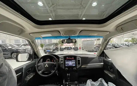 Mitsubishi Pajero IV, 2022 год, 7 880 000 рублей, 8 фотография