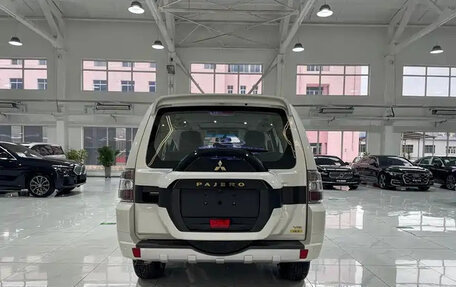Mitsubishi Pajero IV, 2022 год, 7 880 000 рублей, 4 фотография