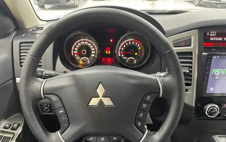 Mitsubishi Pajero IV, 2022 год, 7 880 000 рублей, 10 фотография