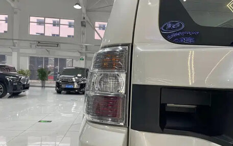 Mitsubishi Pajero IV, 2022 год, 7 880 000 рублей, 16 фотография