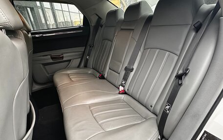 Chrysler 300C II, 2007 год, 2 100 000 рублей, 13 фотография