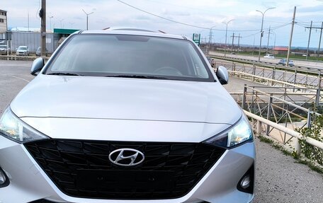 Hyundai Solaris II рестайлинг, 2022 год, 1 680 000 рублей, 2 фотография