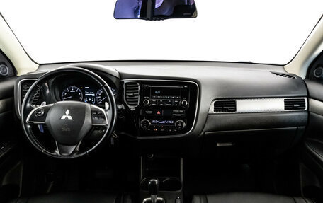 Mitsubishi Outlander III рестайлинг 3, 2014 год, 1 349 000 рублей, 10 фотография