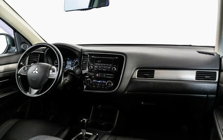 Mitsubishi Outlander III рестайлинг 3, 2014 год, 1 349 000 рублей, 9 фотография