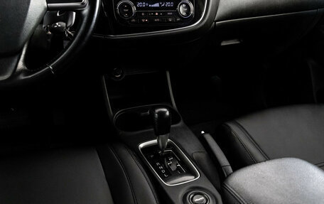 Mitsubishi Outlander III рестайлинг 3, 2014 год, 1 349 000 рублей, 12 фотография