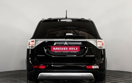 Mitsubishi Outlander III рестайлинг 3, 2014 год, 1 349 000 рублей, 6 фотография