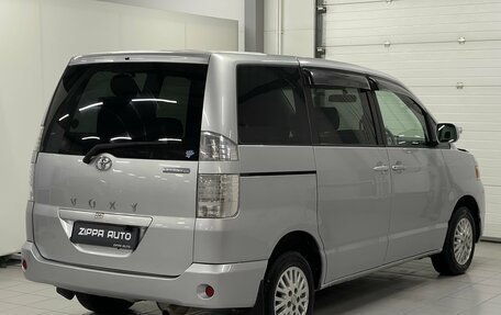 Toyota Voxy II, 2004 год, 999 000 рублей, 4 фотография