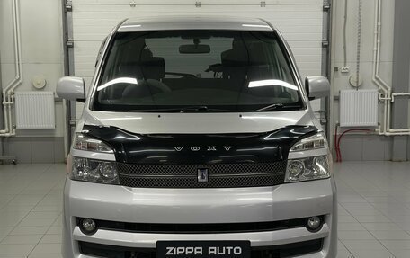 Toyota Voxy II, 2004 год, 999 000 рублей, 2 фотография