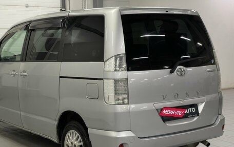 Toyota Voxy II, 2004 год, 999 000 рублей, 7 фотография