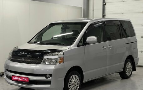 Toyota Voxy II, 2004 год, 999 000 рублей, 3 фотография