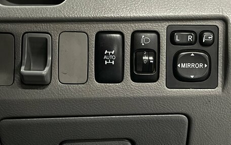 Toyota Voxy II, 2004 год, 999 000 рублей, 14 фотография