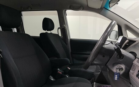 Toyota Voxy II, 2004 год, 999 000 рублей, 16 фотография