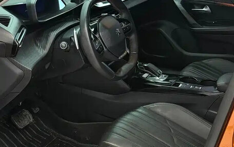 Peugeot 2008 II, 2022 год, 1 900 000 рублей, 7 фотография