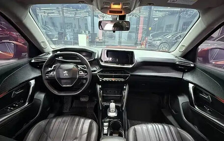 Peugeot 2008 II, 2022 год, 1 900 000 рублей, 8 фотография