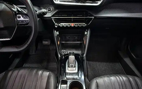 Peugeot 2008 II, 2022 год, 1 900 000 рублей, 11 фотография