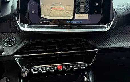 Peugeot 2008 II, 2022 год, 1 900 000 рублей, 12 фотография