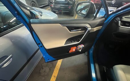 Toyota RAV4, 2019 год, 3 850 000 рублей, 4 фотография