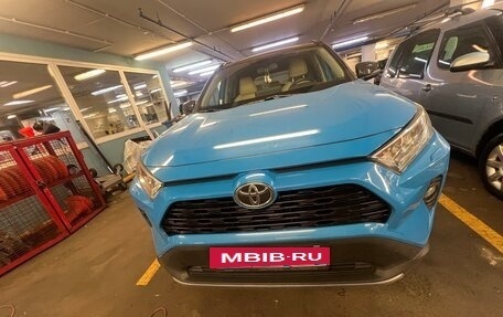 Toyota RAV4, 2019 год, 3 850 000 рублей, 6 фотография