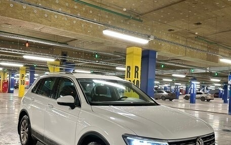 Volkswagen Tiguan II, 2017 год, 2 400 000 рублей, 3 фотография