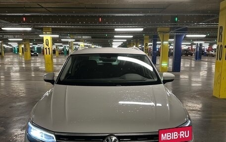 Volkswagen Tiguan II, 2017 год, 2 400 000 рублей, 2 фотография