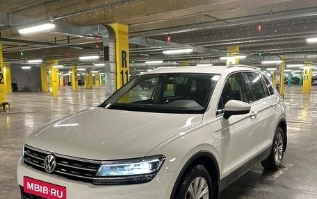 Volkswagen Tiguan II, 2017 год, 2 400 000 рублей, 4 фотография