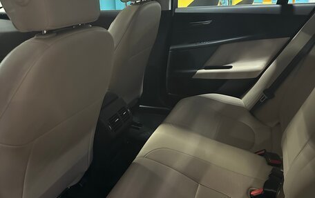 Jaguar XE I рестайлинг, 2016 год, 1 850 000 рублей, 29 фотография