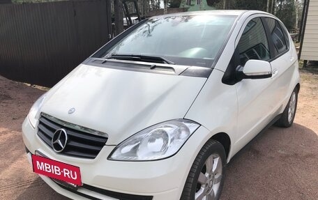 Mercedes-Benz A-Класс, 2011 год, 749 000 рублей, 2 фотография