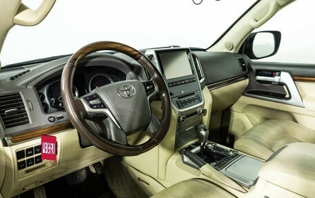 Toyota Land Cruiser 200, 2015 год, 4 800 000 рублей, 31 фотография