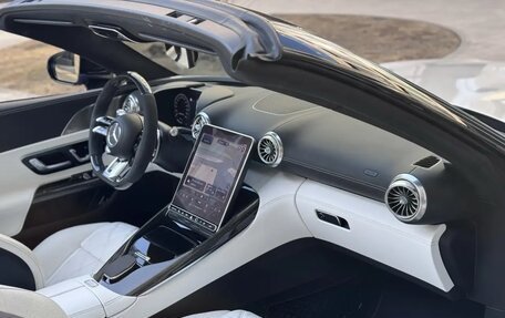 Mercedes-Benz SL-Класс AMG, 2022 год, 20 000 000 рублей, 29 фотография