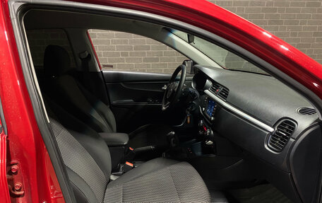 KIA Rio IV, 2018 год, 1 240 000 рублей, 10 фотография