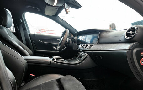 Mercedes-Benz E-Класс, 2018 год, 3 260 000 рублей, 12 фотография