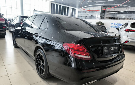 Mercedes-Benz E-Класс, 2018 год, 3 260 000 рублей, 8 фотография