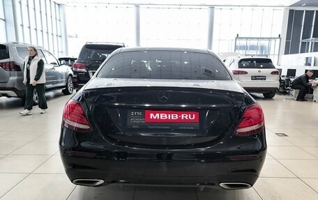 Mercedes-Benz E-Класс, 2018 год, 3 260 000 рублей, 7 фотография