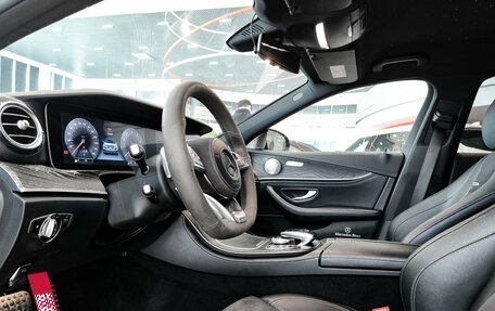 Mercedes-Benz E-Класс, 2018 год, 3 260 000 рублей, 19 фотография