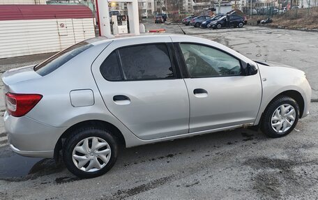 Renault Logan II, 2018 год, 335 000 рублей, 2 фотография