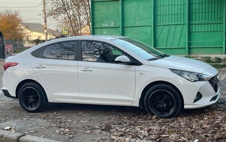 Hyundai Solaris II рестайлинг, 2021 год, 1 700 000 рублей, 1 фотография