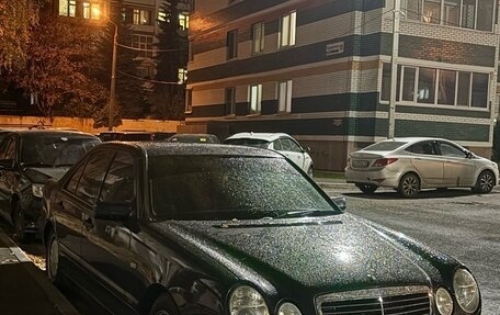 Mercedes-Benz E-Класс, 1998 год, 500 000 рублей, 2 фотография