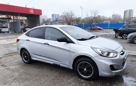 Hyundai Solaris II рестайлинг, 2012 год, 450 000 рублей, 6 фотография