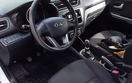 KIA Rio III рестайлинг, 2013 год, 980 000 рублей, 3 фотография