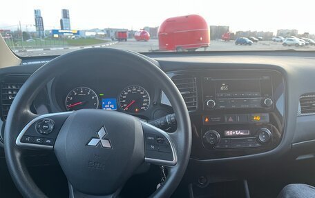 Mitsubishi Outlander III рестайлинг 3, 2014 год, 1 450 000 рублей, 6 фотография