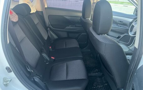 Mitsubishi Outlander III рестайлинг 3, 2014 год, 1 450 000 рублей, 15 фотография