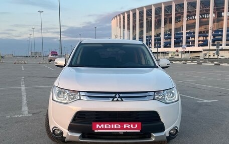 Mitsubishi Outlander III рестайлинг 3, 2014 год, 1 450 000 рублей, 2 фотография