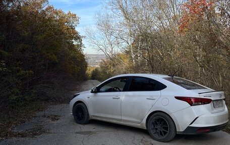 Hyundai Solaris II рестайлинг, 2021 год, 1 700 000 рублей, 3 фотография